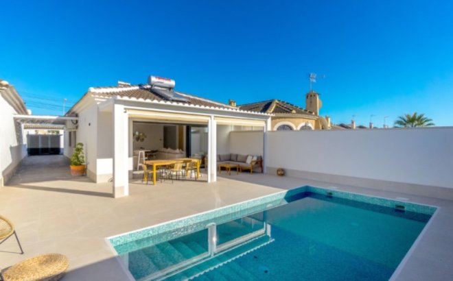 Resale - Villa -
Torrevieja - Costa Blanca