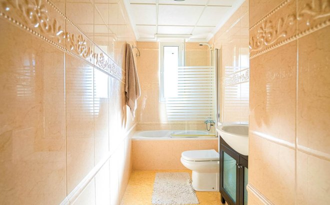 Herverkoop - Villa -
Torrevieja - Torre La Mata