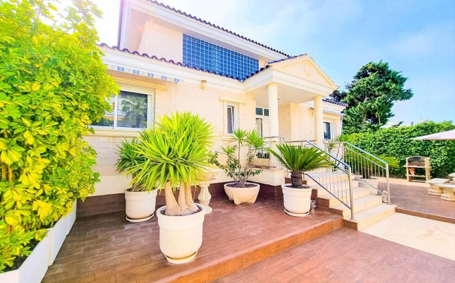 Herverkoop - Villa -
Torrevieja - Torre La Mata