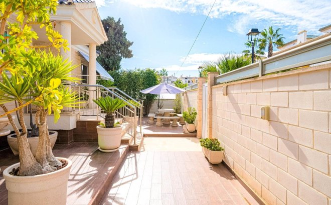 Herverkoop - Villa -
Torrevieja - Torre La Mata