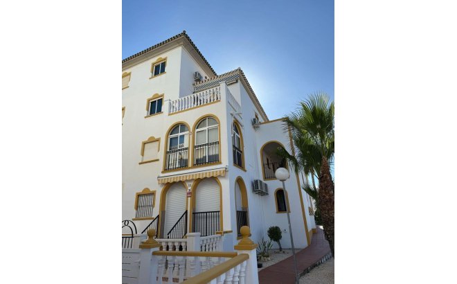 Herverkoop - Bungalow -
Torrevieja - Cañada Del Molino