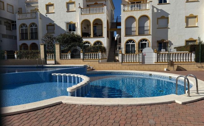 Herverkoop - Bungalow -
Torrevieja - Cañada Del Molino