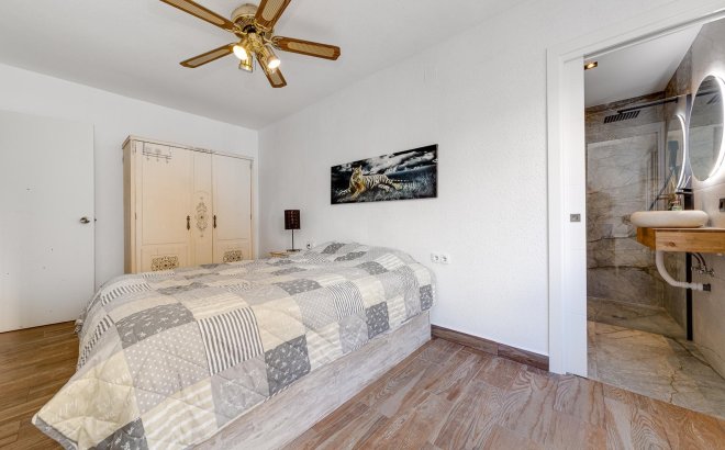 Resale - Apartment -
Torrevieja - Playa del Cura