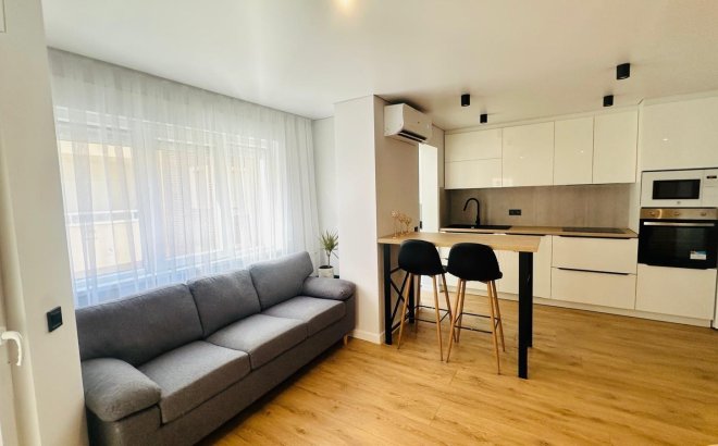 Resale - Apartment -
Torrevieja - Playa del Cura