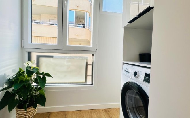 Resale - Apartment -
Torrevieja - Playa del Cura