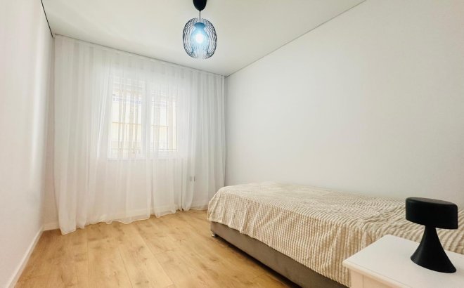 Resale - Apartment -
Torrevieja - Playa del Cura