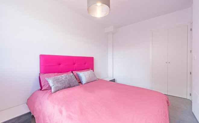 Resale - Bungalow -
Torrevieja - Auguas Neuvas