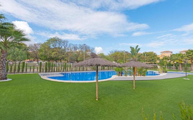 Resale - Bungalow -
Torrevieja - Auguas Neuvas