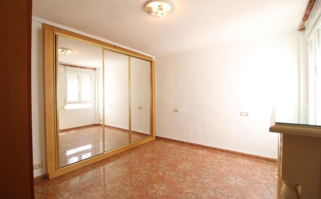 Revente - Appartement -
Torrevieja