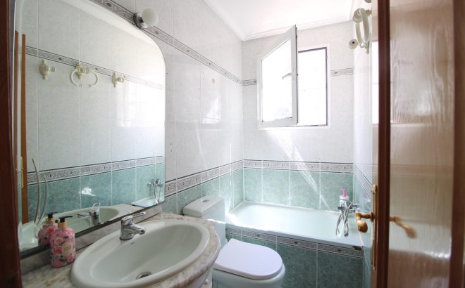 Revente - Appartement -
Torrevieja