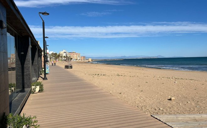 Resale - Town House -
Torrevieja - La Mata