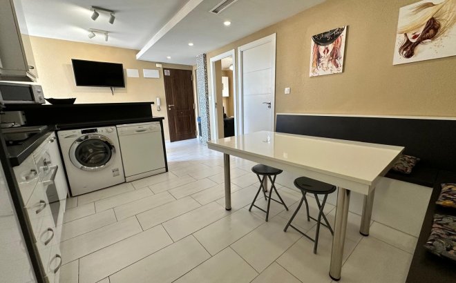 Resale - Apartment -
Torrevieja - Paseo Maritimo