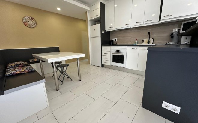 Resale - Apartment -
Torrevieja - Paseo Maritimo