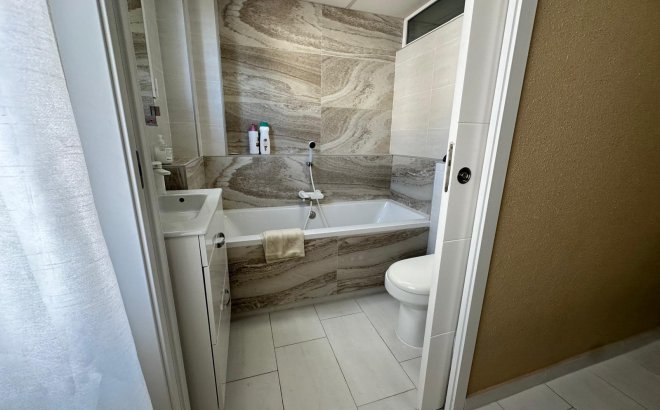 Resale - Apartment -
Torrevieja - Paseo Maritimo