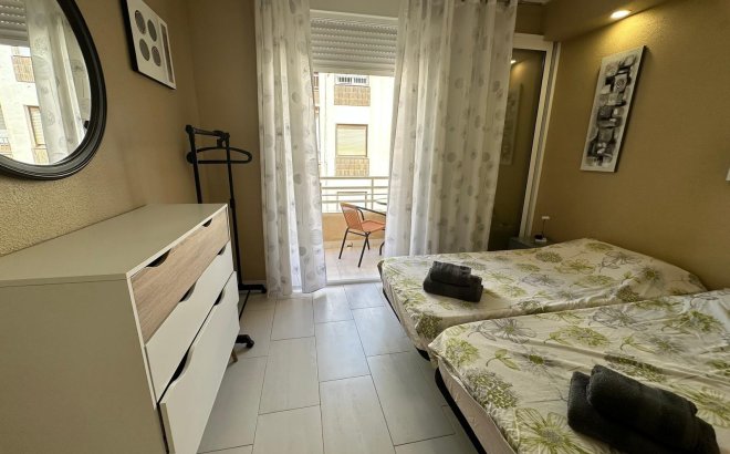 Resale - Apartment -
Torrevieja - Paseo Maritimo