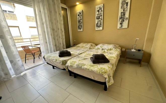 Resale - Apartment -
Torrevieja - Paseo Maritimo