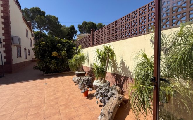 Herverkoop - Villa -
Torrevieja - Costa Blanca