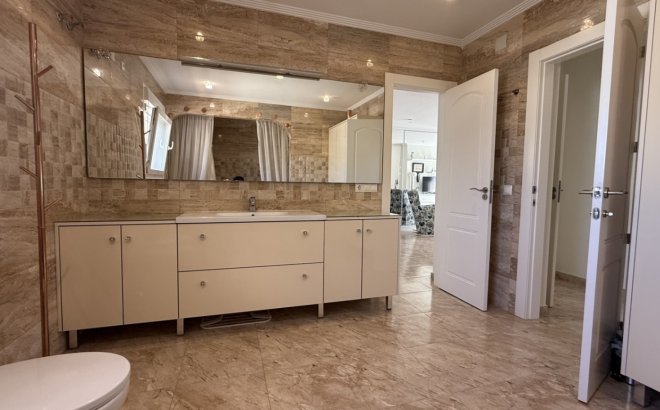 Herverkoop - Villa -
Torrevieja - Costa Blanca