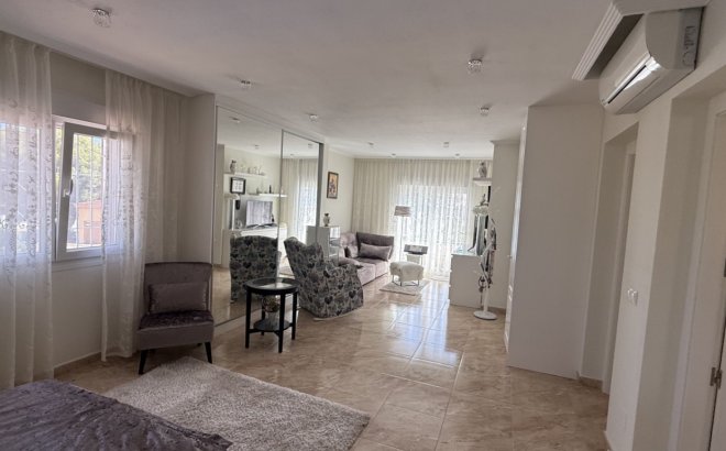 Herverkoop - Villa -
Torrevieja - Costa Blanca