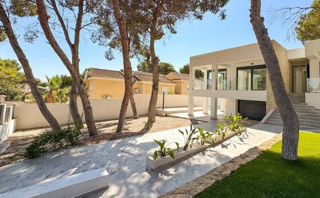 Resale - Villa -
Torrevieja - Los Balcones - Los Altos del Edén