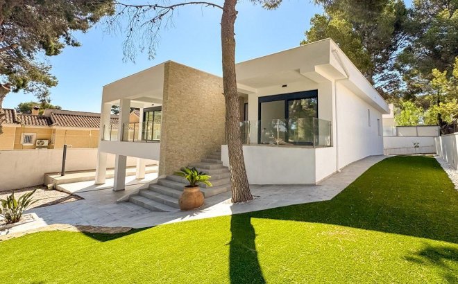 Resale - Villa -
Torrevieja - Los Balcones - Los Altos del Edén