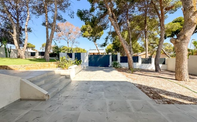 Resale - Villa -
Torrevieja - Los Balcones - Los Altos del Edén