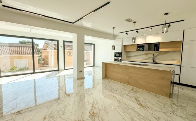 Resale - Villa -
Torrevieja - Los Balcones - Los Altos del Edén