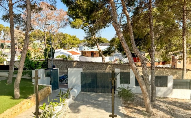Resale - Villa -
Torrevieja - Los Balcones - Los Altos del Edén