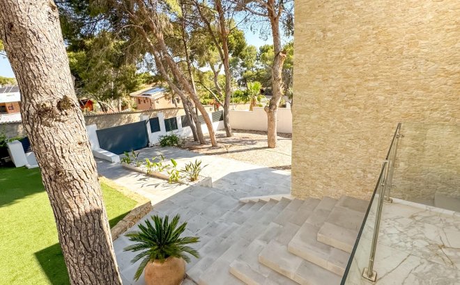 Resale - Villa -
Torrevieja - Los Balcones - Los Altos del Edén