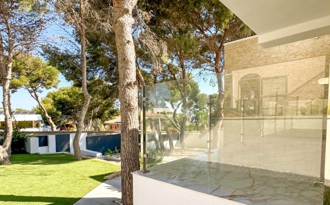 Resale - Villa -
Torrevieja - Los Balcones - Los Altos del Edén