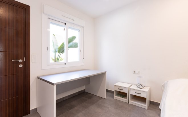 Resale - Bungalow -
Torrevieja - Costa Blanca