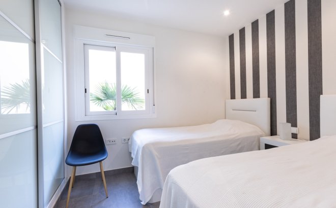 Resale - Bungalow -
Torrevieja - Costa Blanca