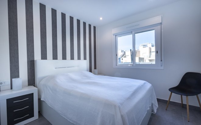 Resale - Bungalow -
Torrevieja - Costa Blanca