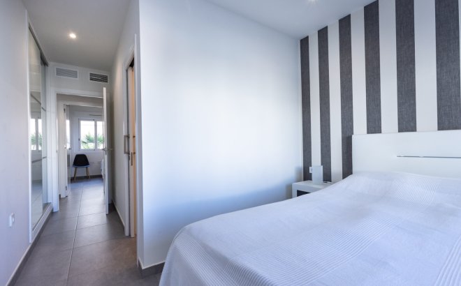 Resale - Bungalow -
Torrevieja - Costa Blanca