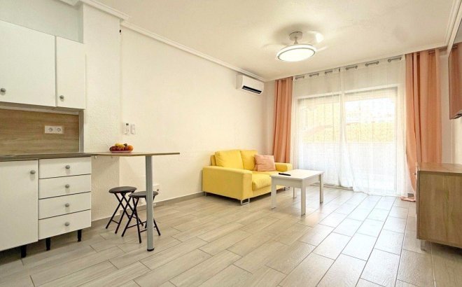 Resale - Apartment -
Torrevieja - Playa del Cura