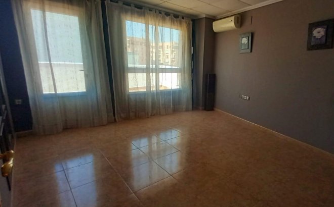 Herverkoop - Town House -
Torrevieja - Nueva Torrevieja