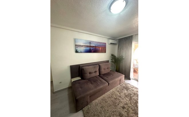 Resale - Apartment -
Torrevieja - Centro