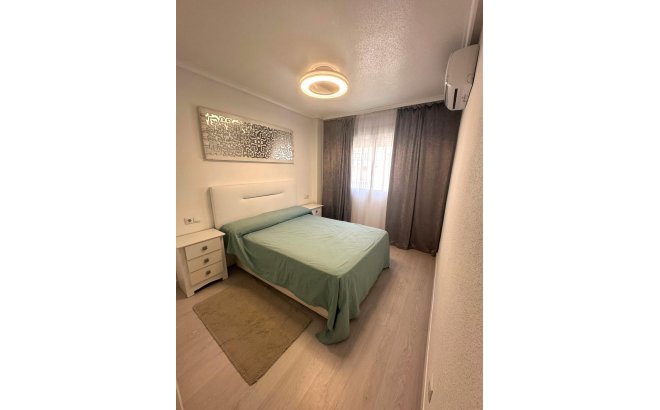 Resale - Apartment -
Torrevieja - Centro