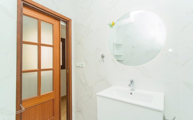 Herverkoop - Appartement -
Torrevieja - Playa del Cura