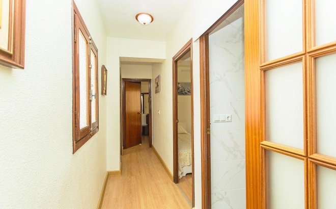 Herverkoop - Appartement -
Torrevieja - Playa del Cura