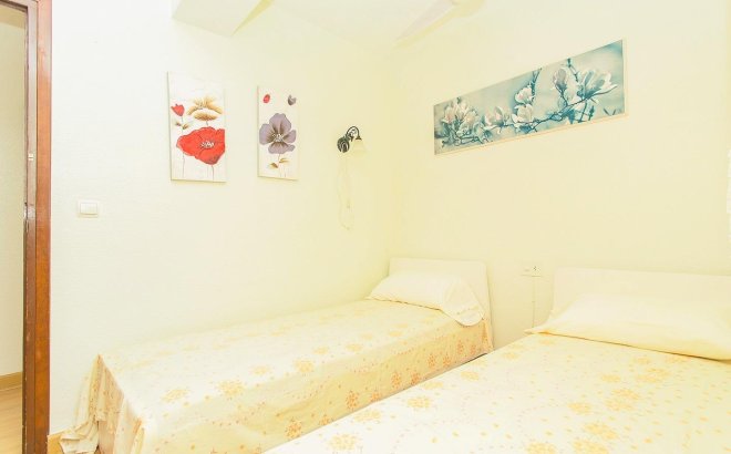 Herverkoop - Appartement -
Torrevieja - Playa del Cura