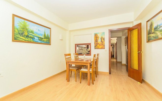 Herverkoop - Appartement -
Torrevieja - Playa del Cura