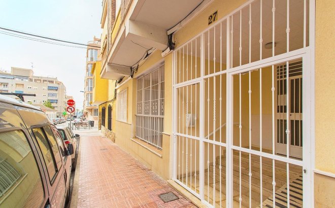 Herverkoop - Appartement -
Torrevieja - Playa del Cura