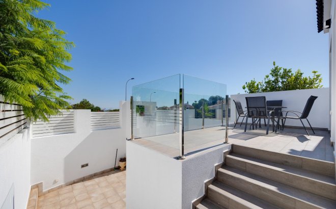 Resale - Villa -
Torrevieja - Aguas Nuevas