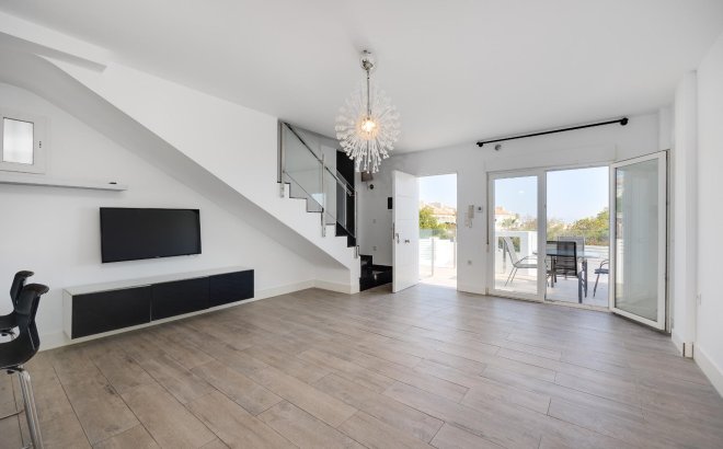 Resale - Villa -
Torrevieja - Aguas Nuevas