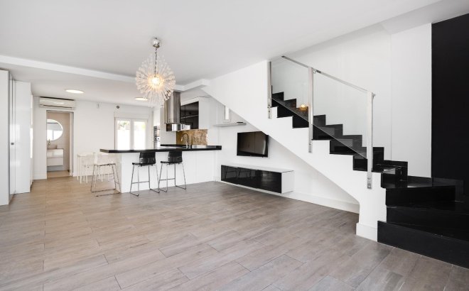 Resale - Villa -
Torrevieja - Aguas Nuevas