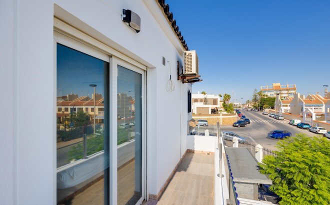 Resale - Villa -
Torrevieja - Aguas Nuevas
