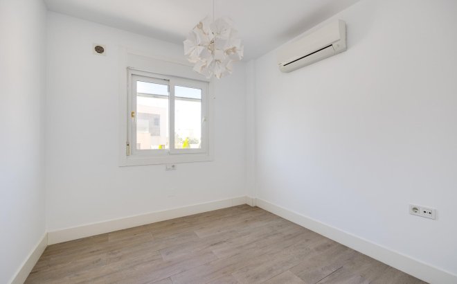 Resale - Villa -
Torrevieja - Aguas Nuevas