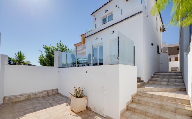 Resale - Villa -
Torrevieja - Aguas Nuevas