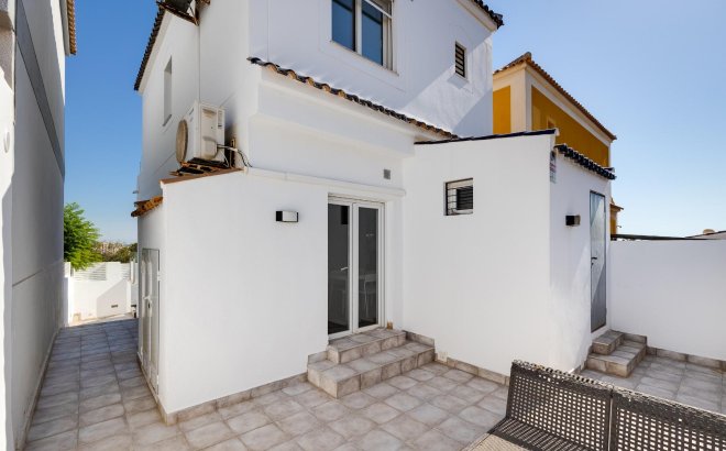 Resale - Villa -
Torrevieja - Aguas Nuevas